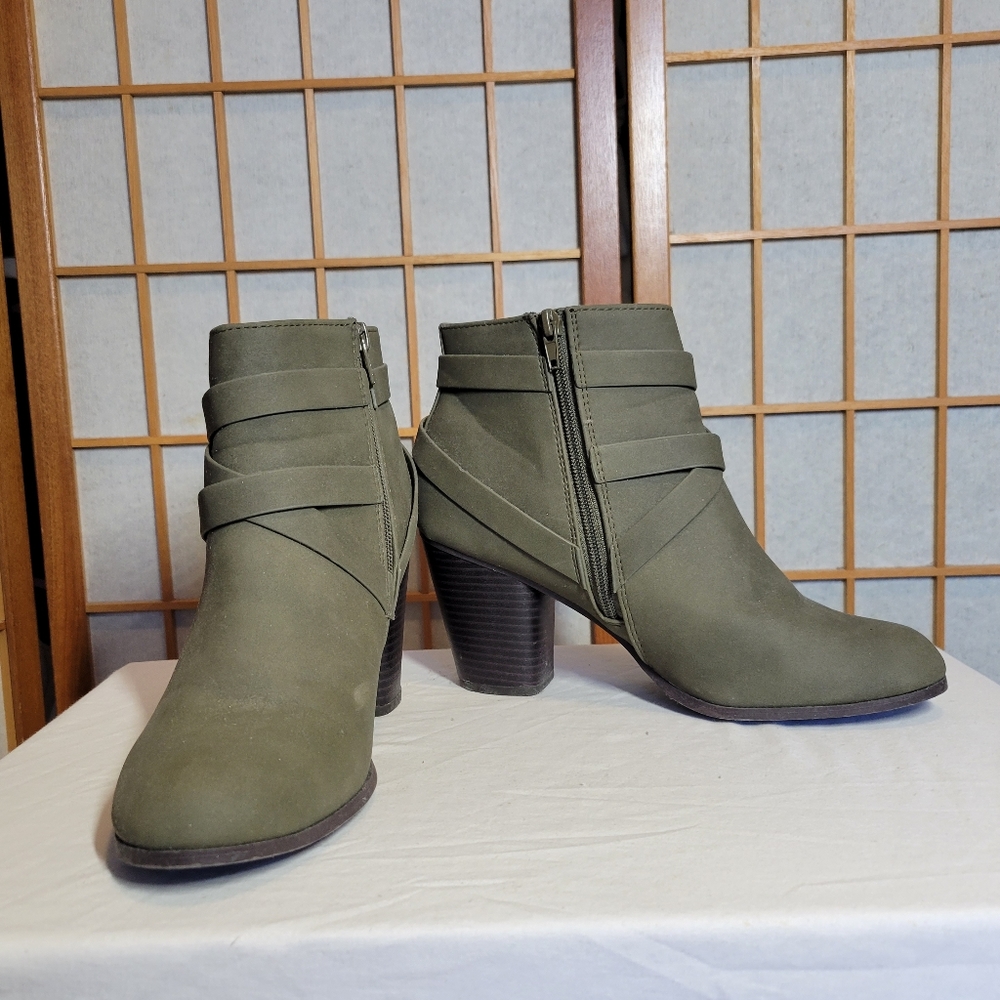 Green strappy boots. Size 10. Charlotte Russe.